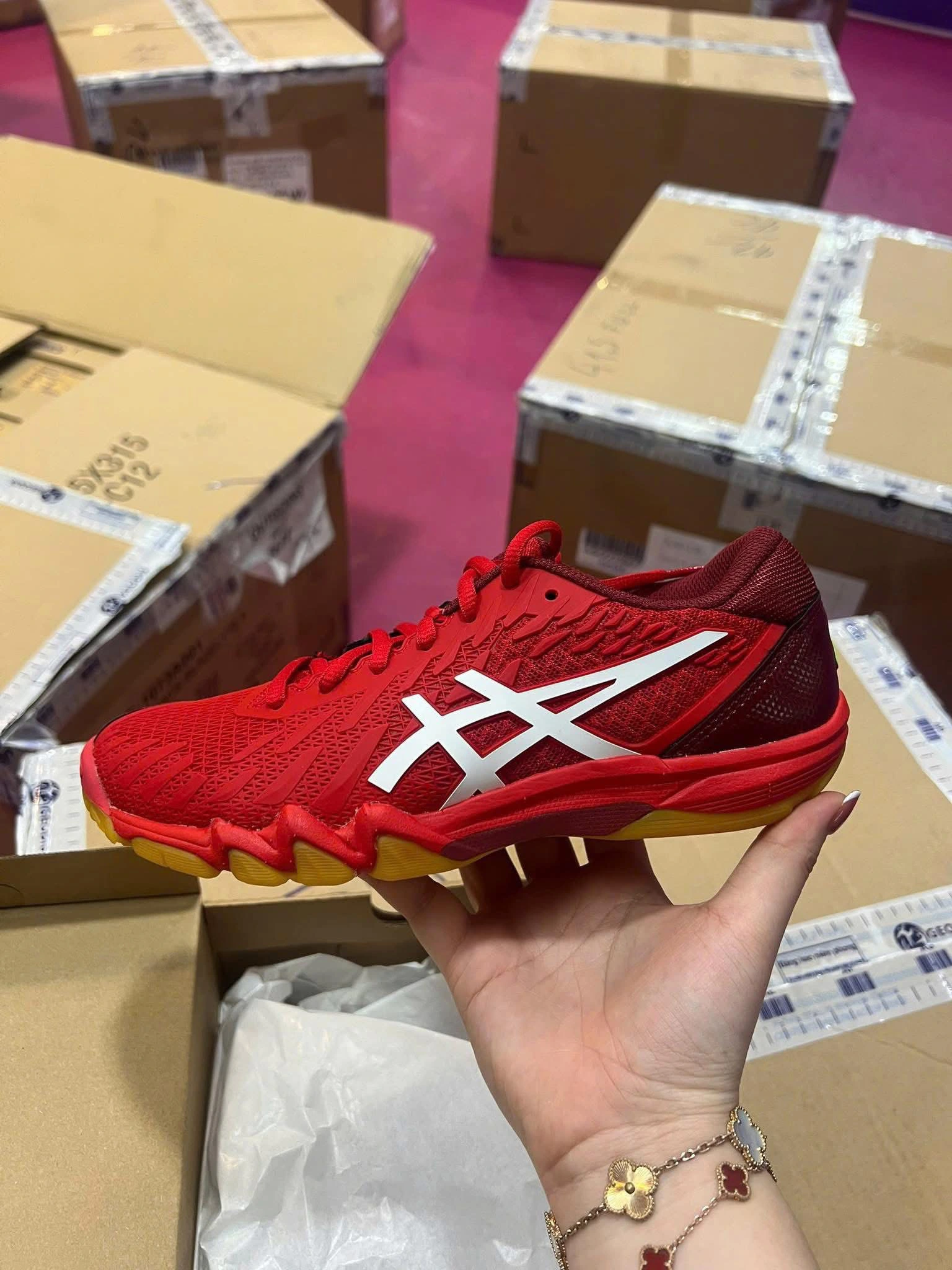 giay asics attack bladelyte 4 2025 do 5
