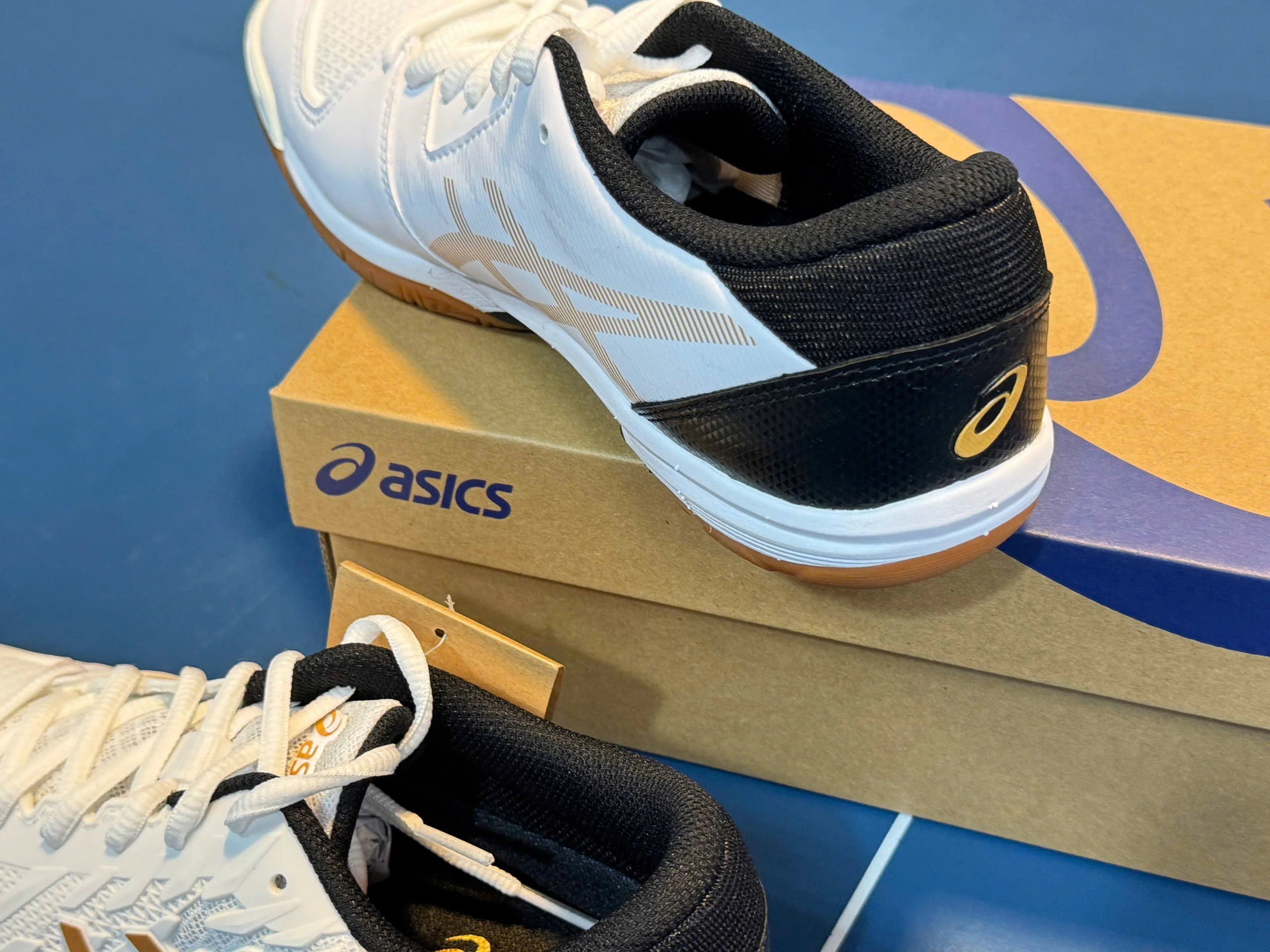 giay asics attack bladelyte 4 2025 trang vang 2